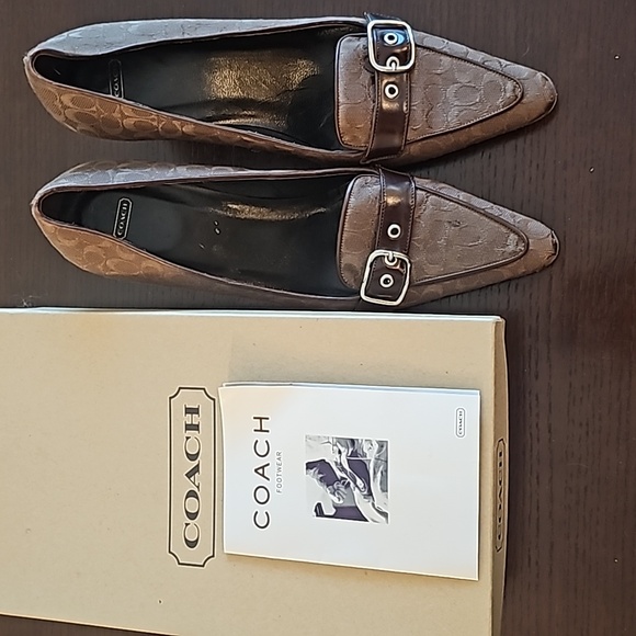 🎁Coach Vintage Logo Pumps Heels, NOT OUTLET🎁 - Picture 6 of 7